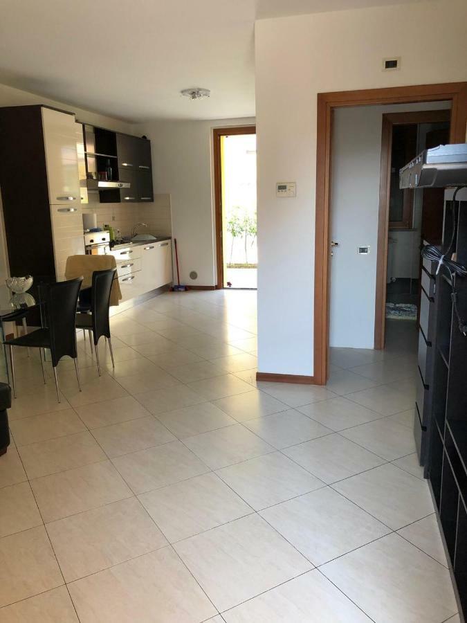 Trilocale In Villetta Piano Terra Indipendente Osio Sotto Exteriör bild